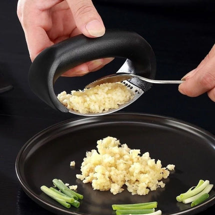 Stainless Steel Garlic Masher Garlic Press Household Manual Curve Fruit Vegetable Tools Kitchen Gadgets - 𝓢𝓱𝓸𝓹𝓵𝓮𝓬𝔂